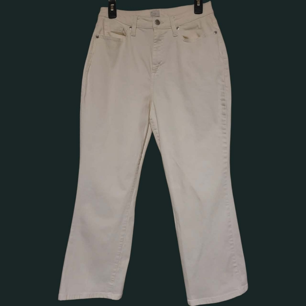A. New Day Ivory denim jeans Straight Leg Womens 8/29 (28W)